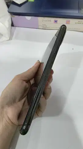 Iphone 11 pro max 1 tangan dari baru imei aman garansi