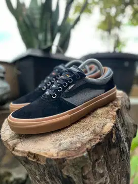 Sepatu Vans Gilbert Crockett Size 41