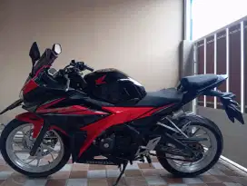 Honda CBR 2018 merah hitam