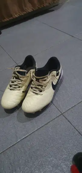 Dijual sepatu bola Nike Tempo Sz 40