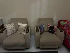 Dijual 3 sofa dan meja makan kayu include kursi kayu, kondisi mulus!