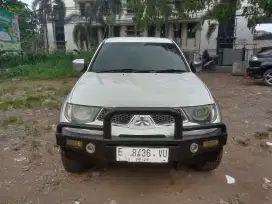 Mitsubishi Strada Triton DC 4x4 manual istimewa