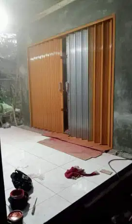 Folding gate rolling door
