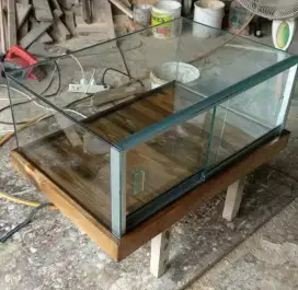 Etalase kaca jualan