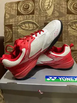 Sepatu Badminton YONEX