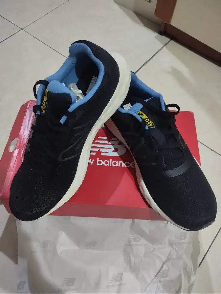 Sepatu New Balance casual sneakers sz 42