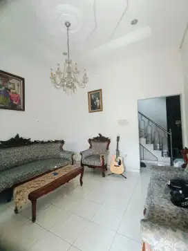 Wts rumah 2 Lt siap huni di Cipondoh
