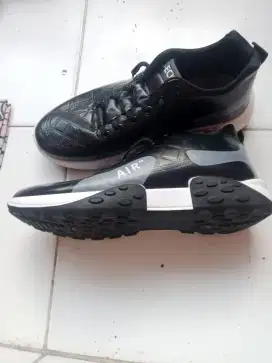 Dijual cepat sepatu sport uk 42 80rb nett
