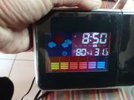 Jam digital clock alarm projector