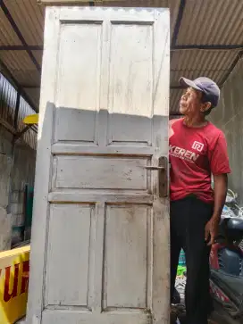 Di jual daun pintu jati bekas pakai ukuran tinggi 207cm lebar 82 cm