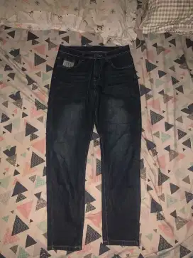 Dijual celana jeans pria ukuran 30/31 warna biru tua