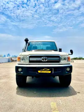 Toyota Land Cruiser Bunderan VDJ79