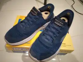 Sepatu skechers 2 pasang kondisi layak pakai