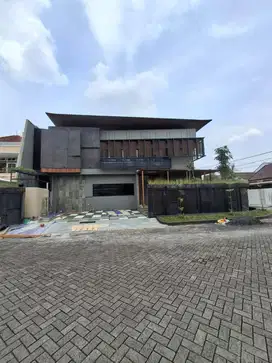 Baru Gress Minimalis Modern Tropikal ada Waterfall Manyar Kertoadi Sby