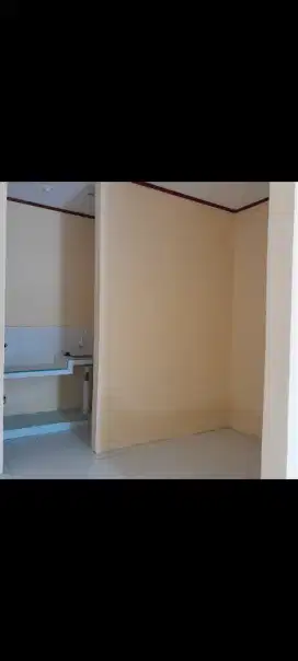 Di sewakan ruko pinggir jalan