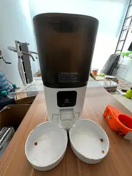 Dispenser makanan kucing / anjing otomatis (wifi).