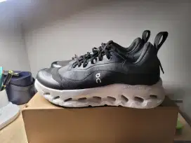 Sepatu on cloud oncloud loewe original BNOB size 42