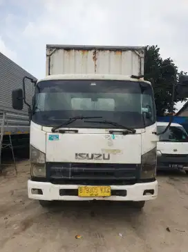 ISUZU GIGA FRR BOX 190PS THN 2012