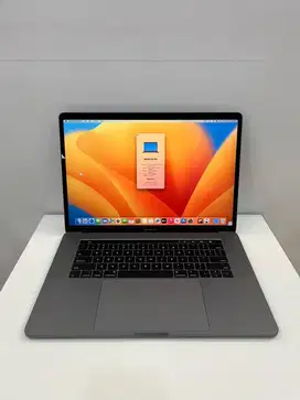 MacBook Pro 2017 15inch 16/512 i7 Grey | Good condition