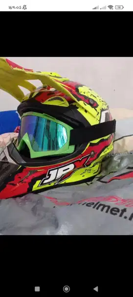 Helm JPX cross bekas