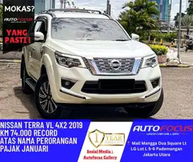 Tdp53JT Pemakaian terawat Nissan Terra 2.5 VL 4x2 AT Hitam Putih 2019