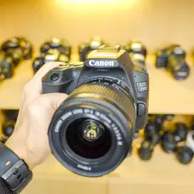 Canon 250D Kit 18-55mm III Fullset Mulus