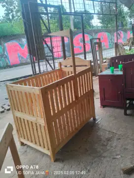 Tempat tidur bayi minimalis