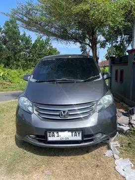 Honda freed 1.5 E psd (pintu otomatis)