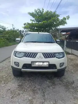Mitsubishi Pajero Exceed 4x2 matic tahun 2012
