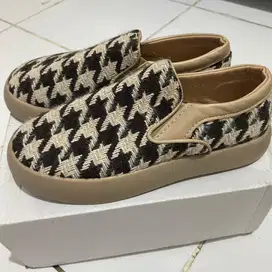 SEPATU ANAK UK 34 PRELOVED LIKE NEW