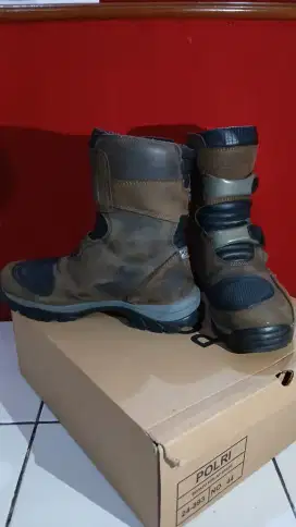 sepatu adventure forma