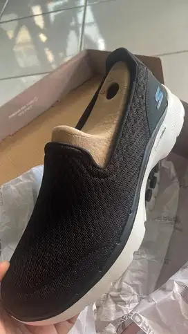 Sepatu BARU skechers go walk 6 ori baru size 38!