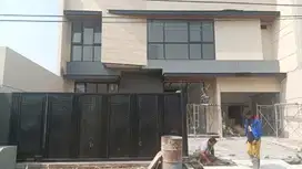 Rumah Mewah Modern Glass Strategis di Kertajaya Indah Timur Surabaya