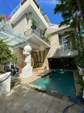 DIJUAL VILLA MEWAH LOKASI JIMBARAN
