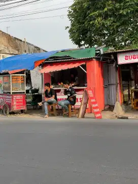 Di butuhkan untuk jaga stand