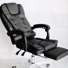 Kursi Direktur Footrest Black Clipson