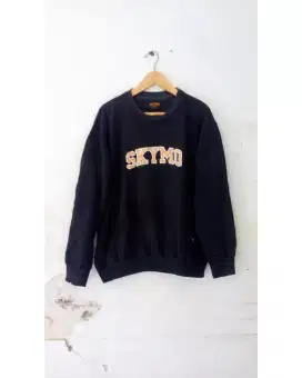 Skymo crewneck hitam - size L