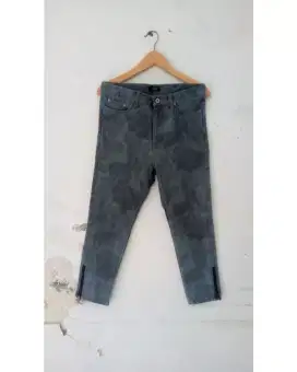 Stussy wmns print animal ankle pants jeans - size M