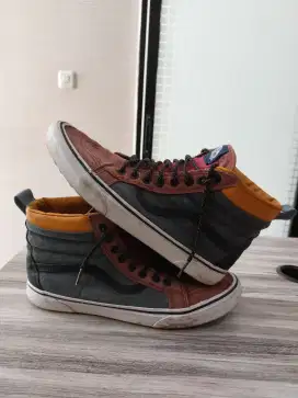 Sepatu Vans High