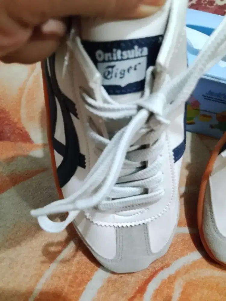 Sepatu onit suka no 41
