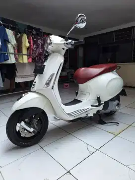 Barang istimewah vespa primavera km rendah