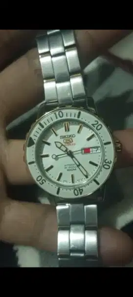 Jam tangan SEIKO Original otentik bekas seperti baru