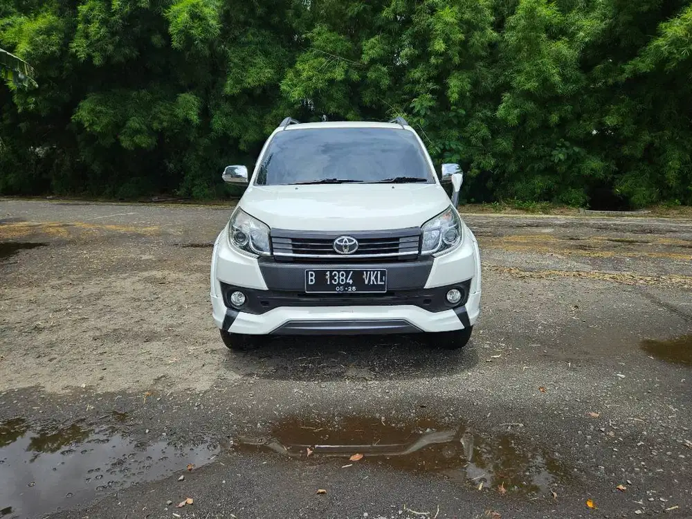 Toyota Rush TRD SPortivo Tahun 2016 Putih Matic
