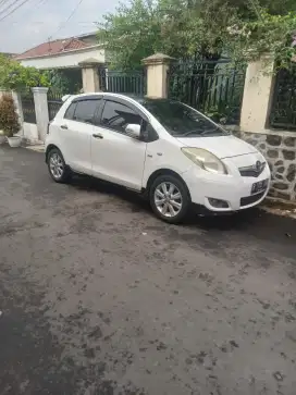 YARIS E 2010 MATIC