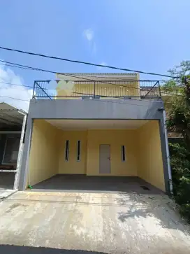 Di jual cepat rumah 2 lantai harga termurah di Sentul city