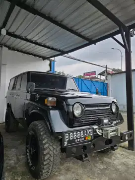 Jeep land cruiser fj 55  thn 77