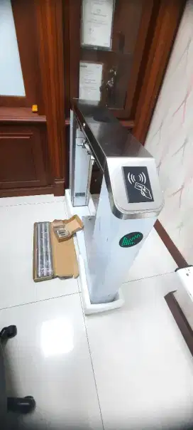 Tripod turnatile