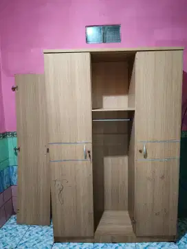 Lemari bekas 3 pintu