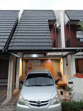 Dijual rumah 2 lantai full furnish hadap taman di Fleekhauz BSD