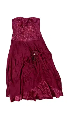 Gaun pesta bahan satin merah marun